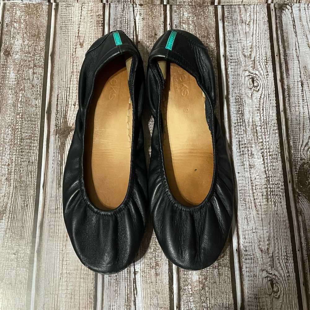 Size 9 women’s Tieks black